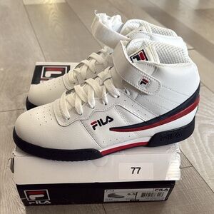 Fila White Sneakers big kid 6.5 or women 8